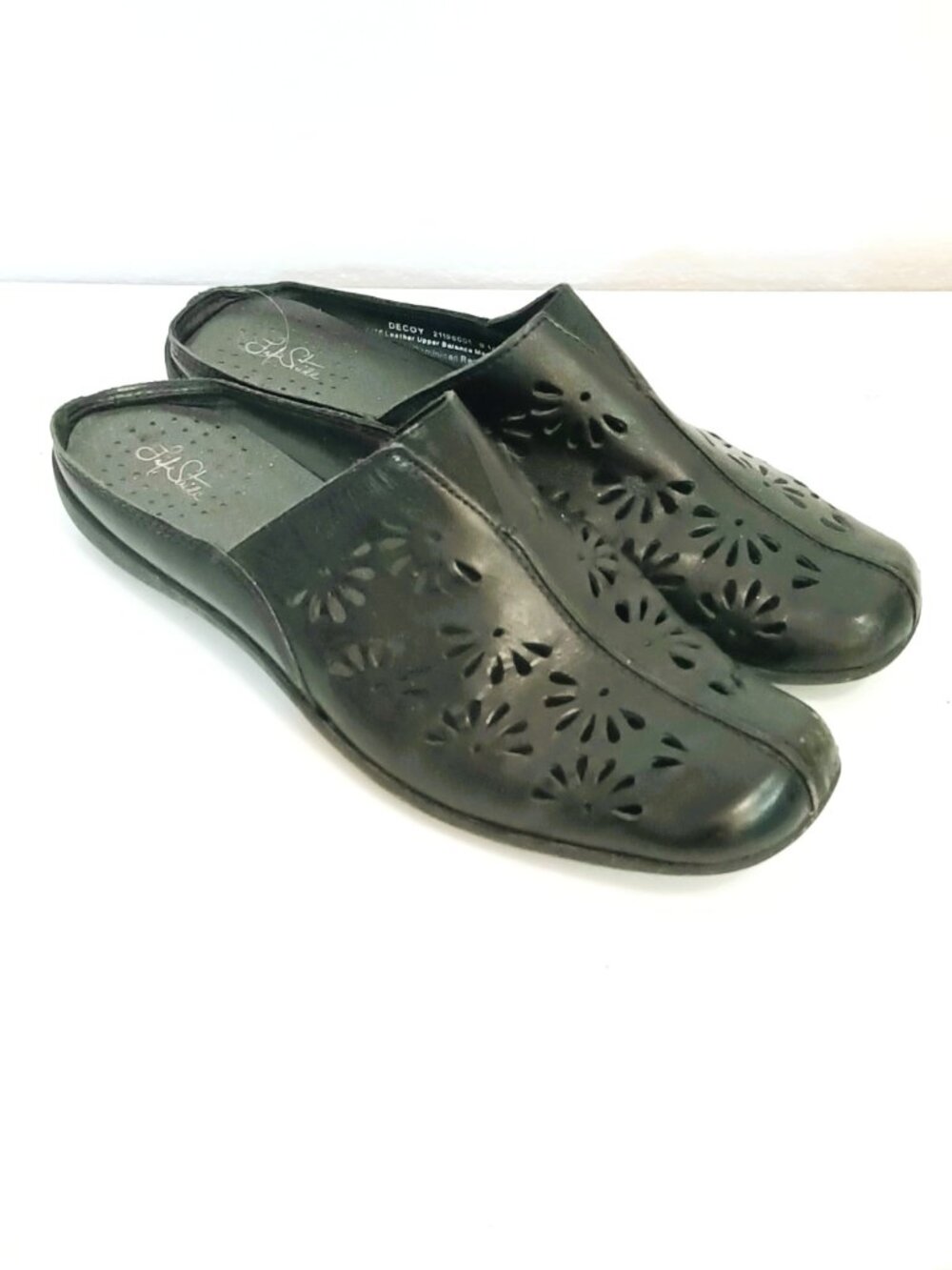 Life Stride Decoy Cut-Out Shoes 6.5 Women's Black Leather Slip On Flats